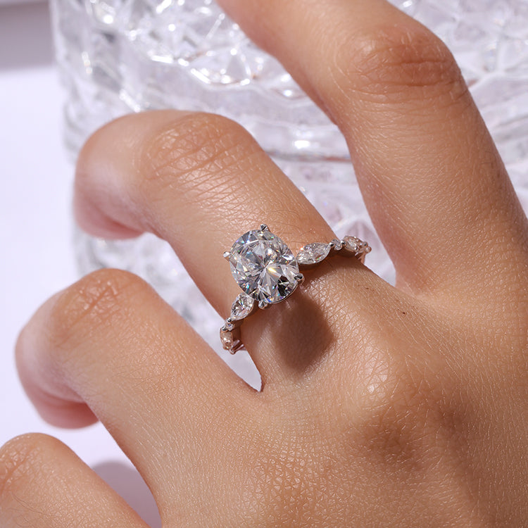 Platinum 9*7mm Oval D color vvs Moissanite Engagement Ring
