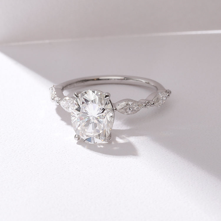 Platinum 9*7mm Oval D color vvs Moissanite Engagement Ring